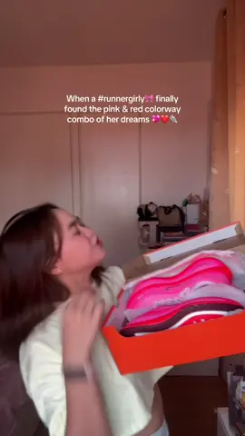 When the pink & red combo hits different on the run ♥️🎀🏃🏻‍♀️ #runnergirly🎀 #vomeroplus #runningera #Running #trending 