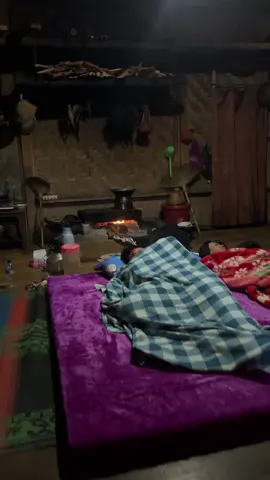 Tidur nyenyak di dapur nenek yang bikin kita rindu jaman dulu #dapursederhana #fyp #nostalgia90an #tidurnyenyak #jamandulu 