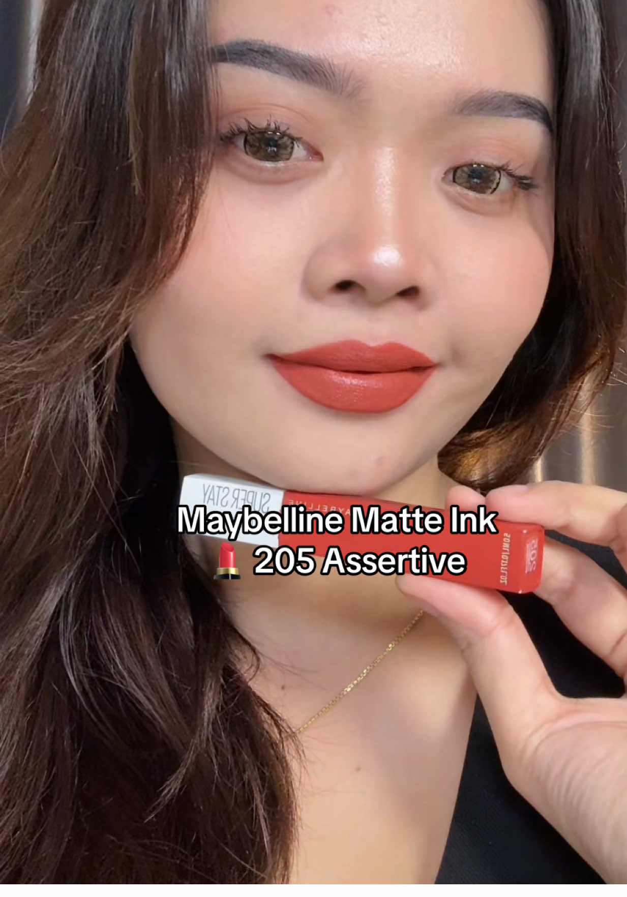 Pecinta Maybelline wajib banget punya shade 205 Assertive bagus buat daily @Maybelline Indonesia  . . . #cumamatteinkyangabisa #maybellinesuperstay #wearemaybelline #lipmatte #transferproof 