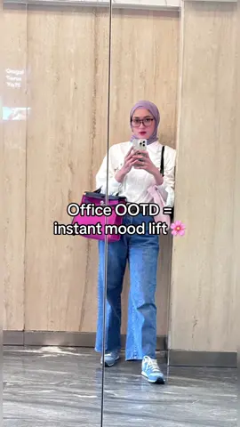 When your work outfit is on point, positive energy radiates. A stylish look = higher productivity. #workingmom #officelook  #OOTD #workinglook #hijabstyle 