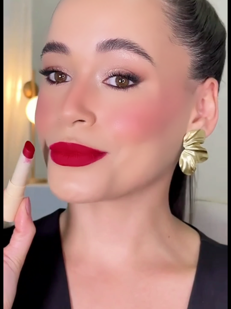 Encantada com esse batom bastao cream mate class da Ruby Rose..e o melhor ele não transfere é resistente a água..MARAVILHOSOOO!!! Já quero e pode ser seu tbm AMIGAAA!!! #RUBYROSE #batom #aveludado #maquiadoras #MAKE 