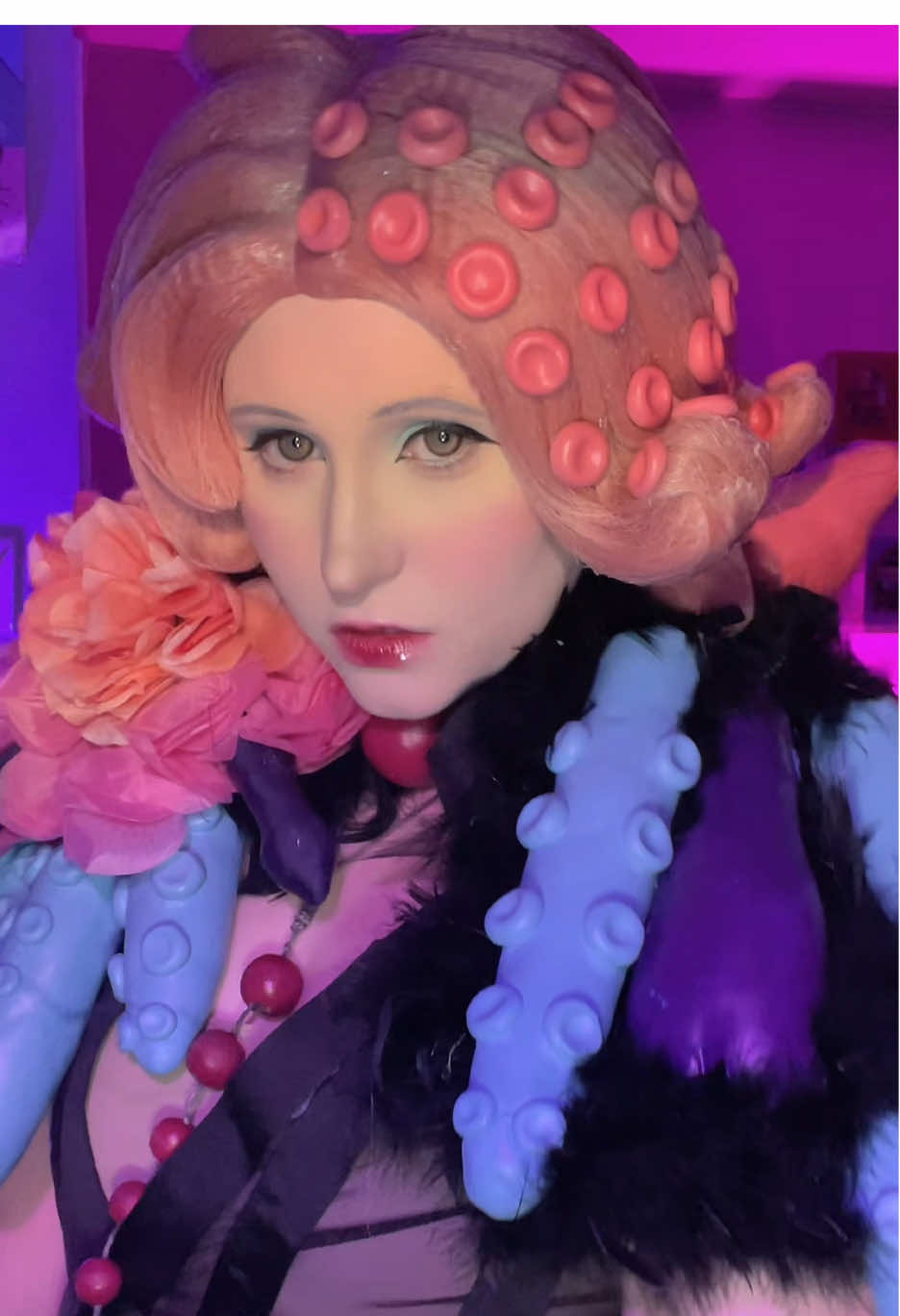 This is entirely handmade by me! How we feeling chat (bro the feather flying away at the end 🥲) . . . #fyp #cosplay #dateeverything #benhwa #benhwacosplay 