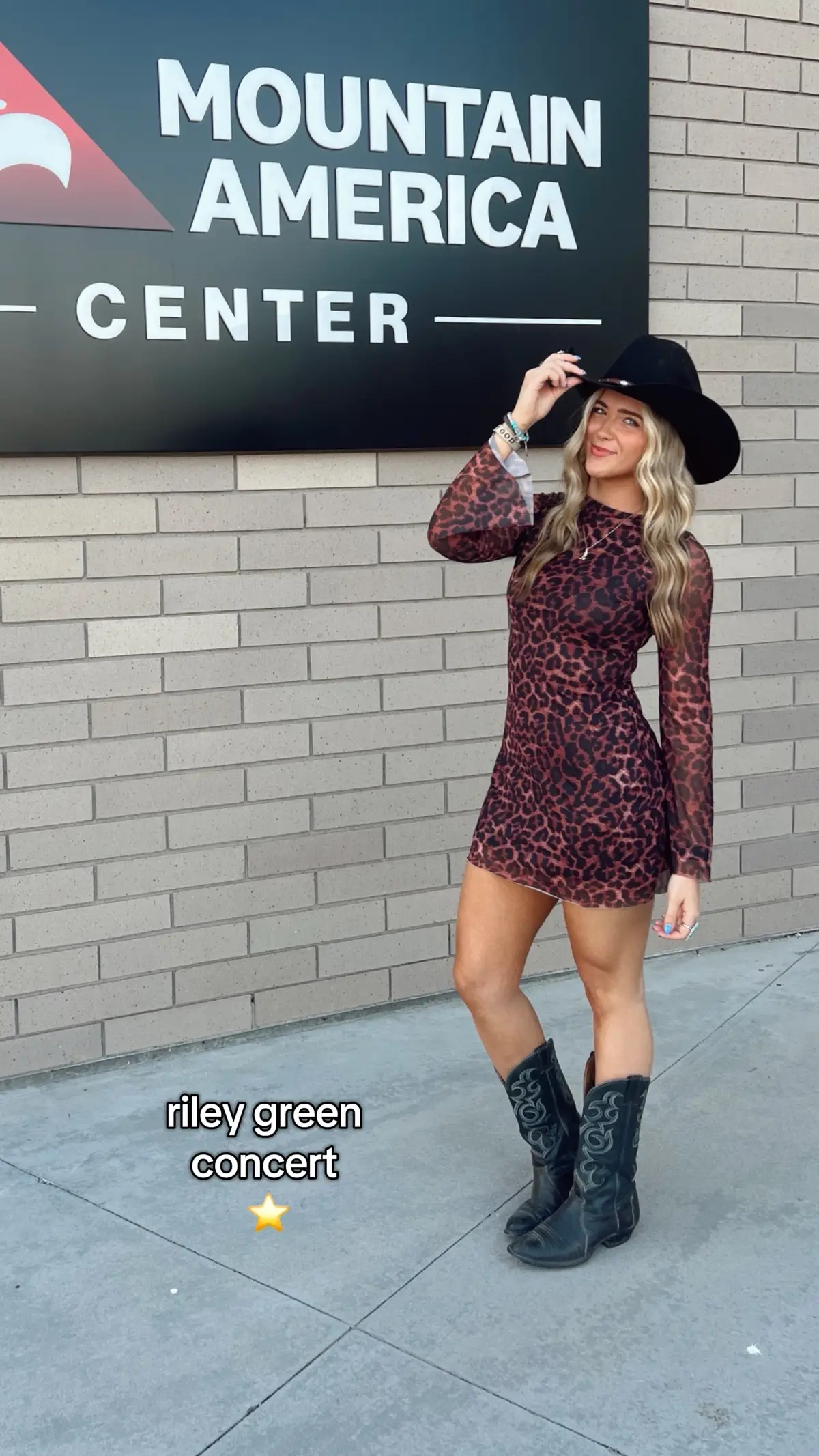 #concertoutfit #countryconcertoutfit #countryconcert #rileygreen 