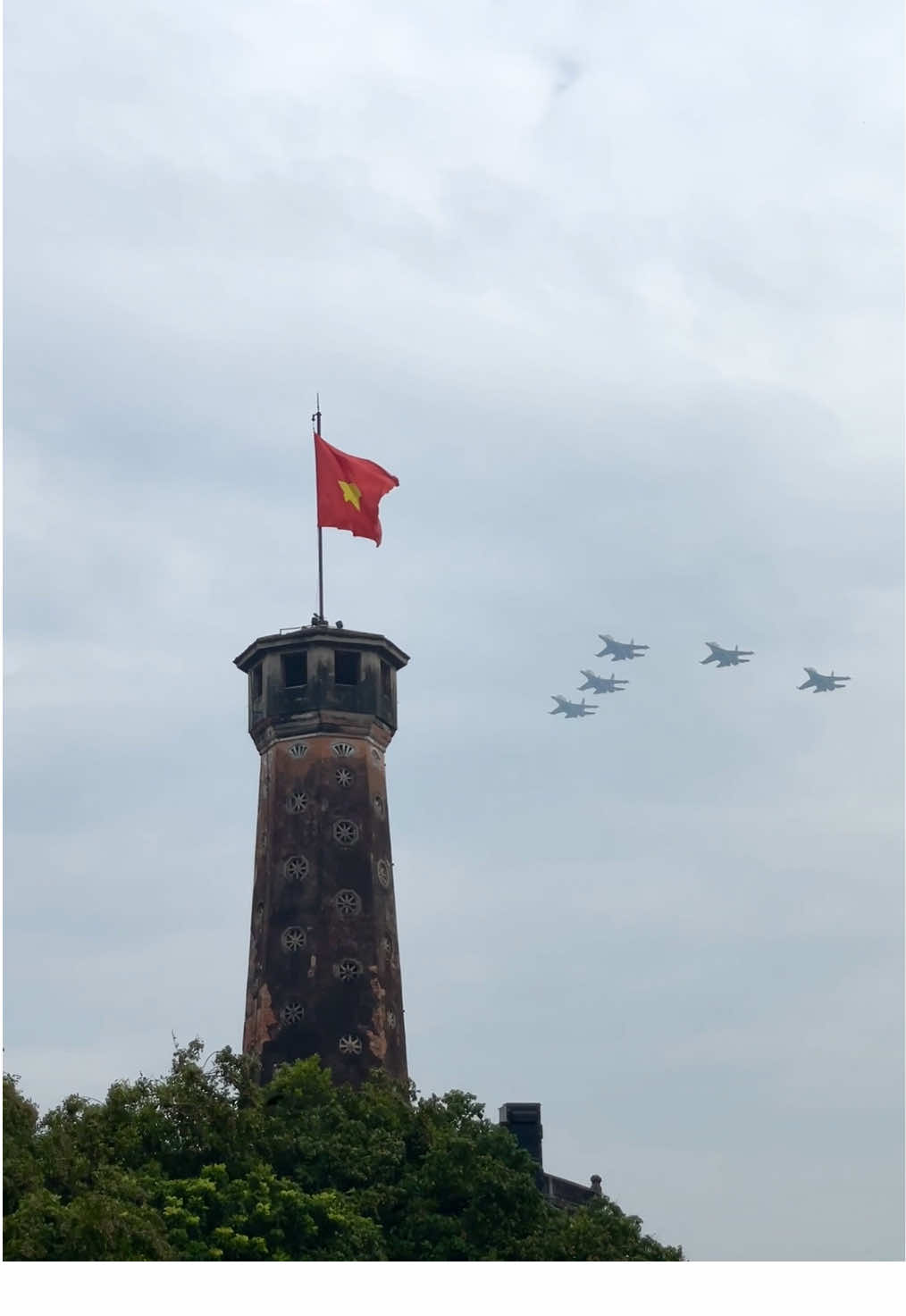 Bật max volume để được “rửa tai” nhé mọi người. Đẹp quá Việt Nam ơi 🥺🇻🇳💯 #tiemkich #quockhanhvietnam #quandoinhandanvietnam #hanoi #vietnam 