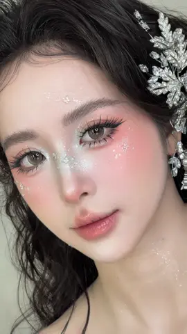 Bài hình ảnh được hv nâng cao yêu cầu. Nhìn thế này có ai đoán được gốc mắt mẫu cụp và ngắn không nhỉ?? #hocnangcaomakeup #irismakeup #xuhuong #makeupnangcao #hocmakeup 
