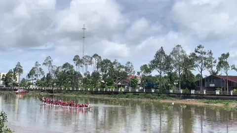 Không còn gì bàn cãi về tốc độ của chiếc ghe này 🚀 #vanhoakhmer #tiktokkhmer #duaghengosoctrang 