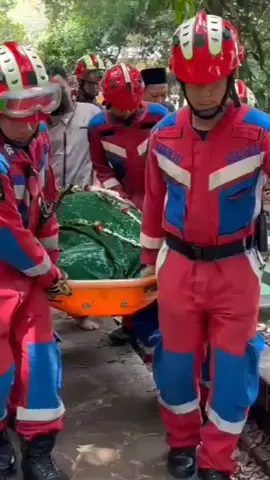 Bantuan pemulasaran jenazah..semoga husnul khotimah#damkarjaktim #firefighter #damkarindonesia 