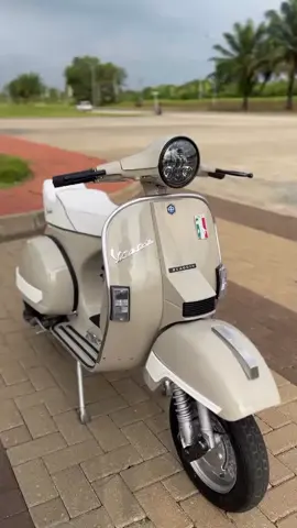 READY VESPA NEW PX  . *Detail* - Surat komplit Akur atas bawah (nosin+norang) Plat BK pajak off  - Cat mulus baru selesai restorasi warna coklat sesuai surat  - Body senter lepas tangan sangat stabil dek  keker tanpa keropos  - Stang original repro new px - Part hampir keseluruhan baru - Lampu depan daymaker baru  - speedometer original  - Jok camel baru  - stoplamp baru  - Kaki2 R10 ban depan dan belakang tebal  - Emblem2 semua terpasang baru  - Sein new px  - triplang set baru  - Kelistrikan aktif sein aktif  *MESIN - Mesin sangat sehat halus  - Mesin isepan kering  - Magnet original  - Karburator 20-20  - Gear set original  - Pengapian spul original sudah CDI  - Tarikan mesin enteng Kopling Enteng sangat nyaman  - Knalpot asli DGM  - Mesin sehat insyaallah siap gas touring atau harian tanpa PR • Rp8.000.000 • WHATSAPP ADA DI BIO #jualvespa #jualvespamurah #aksesorisvespa #sparepartvespa #vespajogja #printilanvespa #vespasprint #vespamatic #vespasuper #vespavbb #vespapx #vespapts #vespasprintbagol #vespaindonesia #vespajakarta #vespasolo #vespaservice #vespaoriginal #bengkelvespa #jualbelivespa #restorasivespa #partvespa #vespabekasi #jualvespa #jualvespaklasik #vespapx150  #jualvespaaceh #jualvespapekanbaru #jualvespabengku #jualvespapalembang #jualvespalampung #jualvespajakarta #jualvespaserangbanten #jualvespabandung #jualvespasemarang #jualvespajawabarat #jualvespajawatengah #jualvespajawatimur #jualvespabali #jualvespantb #jualvespantt #jualvespakalbar #jualvespakalimantantengah #jualvespakalimantan