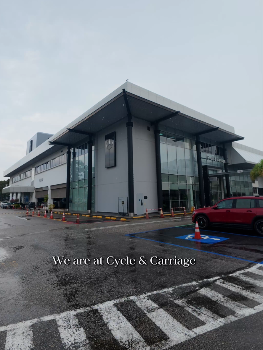 Behind the scenes with @cyclecarriagesg  and @AMshots | Media Agency  @baycityculture From meeting a Mercedes-Benz Flying Doctor to witnessing cutting-edge tools like the Xentry diagnostic system and Daisy Wheel paint-mixing tech, we got an exclusive look at how global standards meet local expertise. This is what world-class aftersales care looks like in Singapore.  Big shoutout to Cycle & Carriage for showing us how they keep over 75,000 Mercedes-Benz vehicles running at their best each year. . #exceptionaljourneys #mercedes_benz #cycleandcarriage