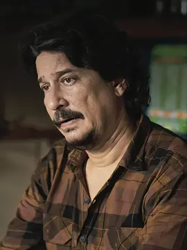 Semua orang menyebutnya gagal. Tapi aku tahu… Dia hanya manusia yang pernah berjuang, lalu jatuh. Ayahku bukan jahat. Dia hanya tidak menang. #ayahbukanorangjahatdiacumakalah#filmandaiibu#AndaiIbuTidakMenikahDenganAyah#sad #foryou