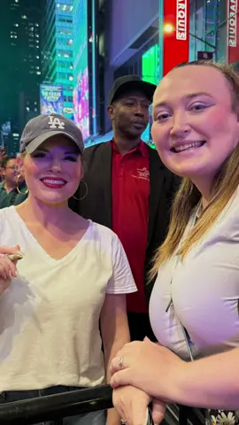 Cannot believe this happened! She was SO lovely💜✨ #fyp #broadway #deathbecomesher #musicaltheatre #meganhilty #broadwaymusical 