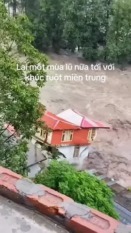 Mong bà con miền Trung chân cứng đá mềm vượt qua mùa lũ năm nay#xuhuong 