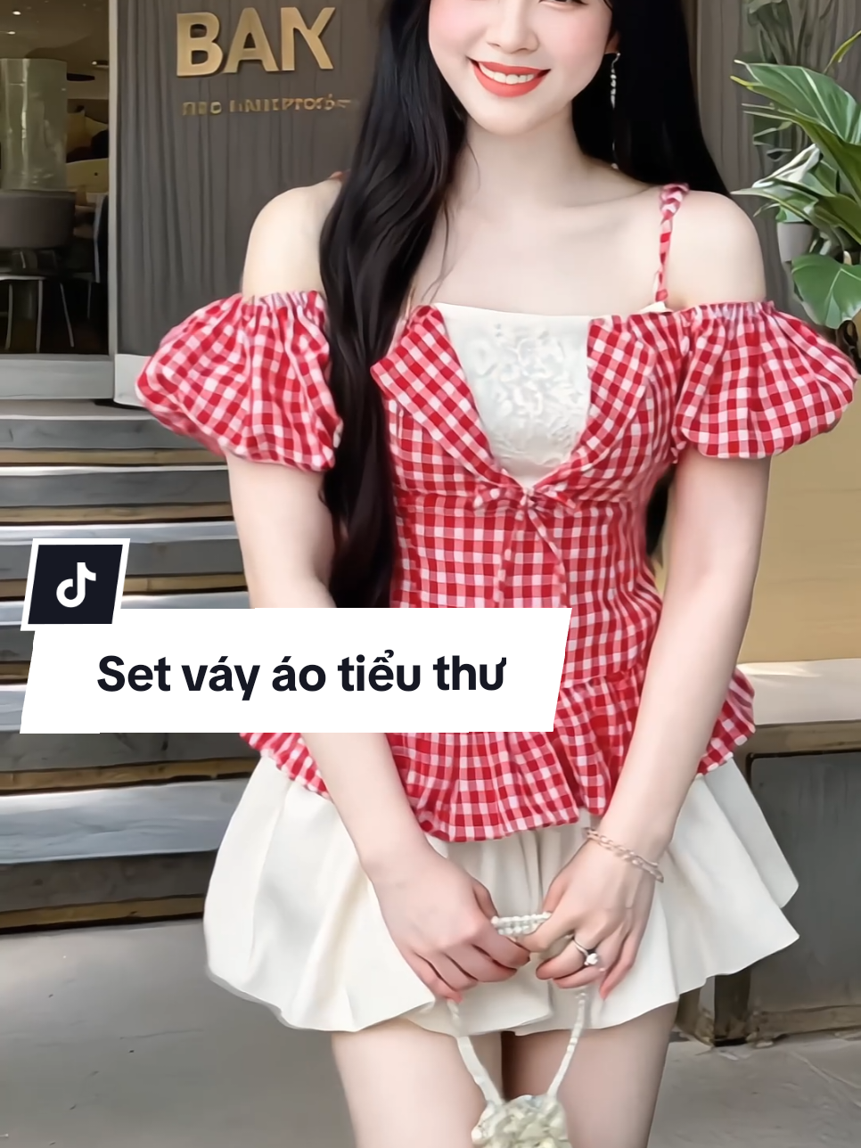 Set váy áo tiểu thư nhẹ nhàng cho nàng nè, gồm áo trễ vai kèm chân váy xinh nhé ạ #setdoxinh #setvayao #setdonu #xuhuong #ThoiTrendNu 