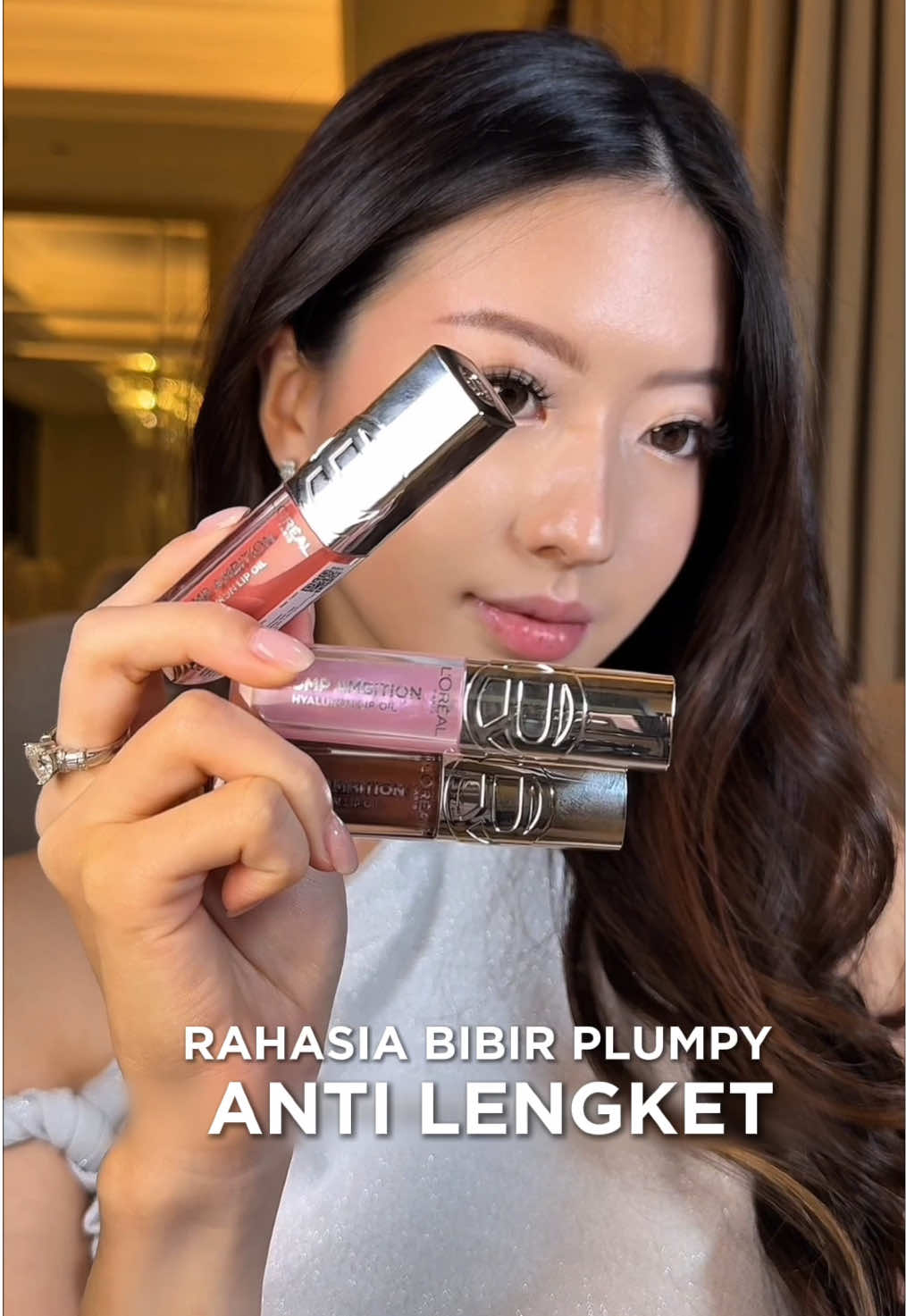 Bibir tipis keliatan penuh, bibir kering jadi lembap. Plump Ambition Oil bisa semua! Buruan checkout sekarang! #instantplumpthatcares #LOrealParisMakeupID