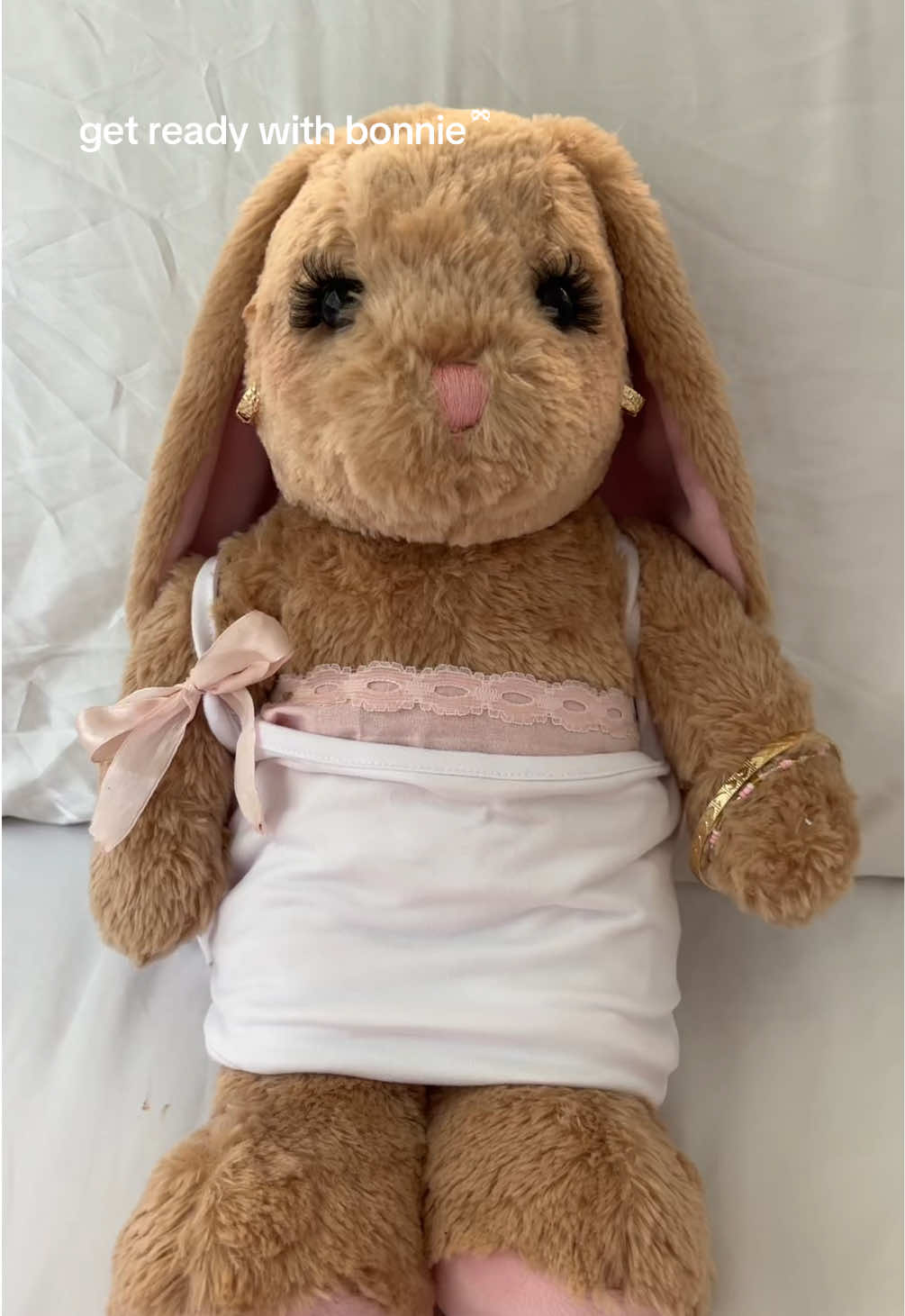 get ready with bonnie  ྀིྀི #bonniebunny #grwm #fashion #pink #fyp