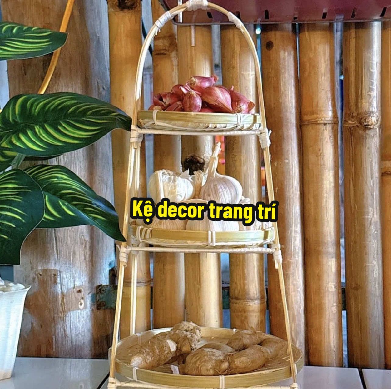 Bạn cần một món decor vừa đẹp vừa tiện? ✨ Kệ 3 tầng mây tre: đựng gì cũng đẹp – góc nào cũng nổi! 🧺 Đặt ngay để có ngay một không gian xịn xò#ketredecor #ketre3tang #decorphongcach #tiepthilienket #xuhuongtiktok 