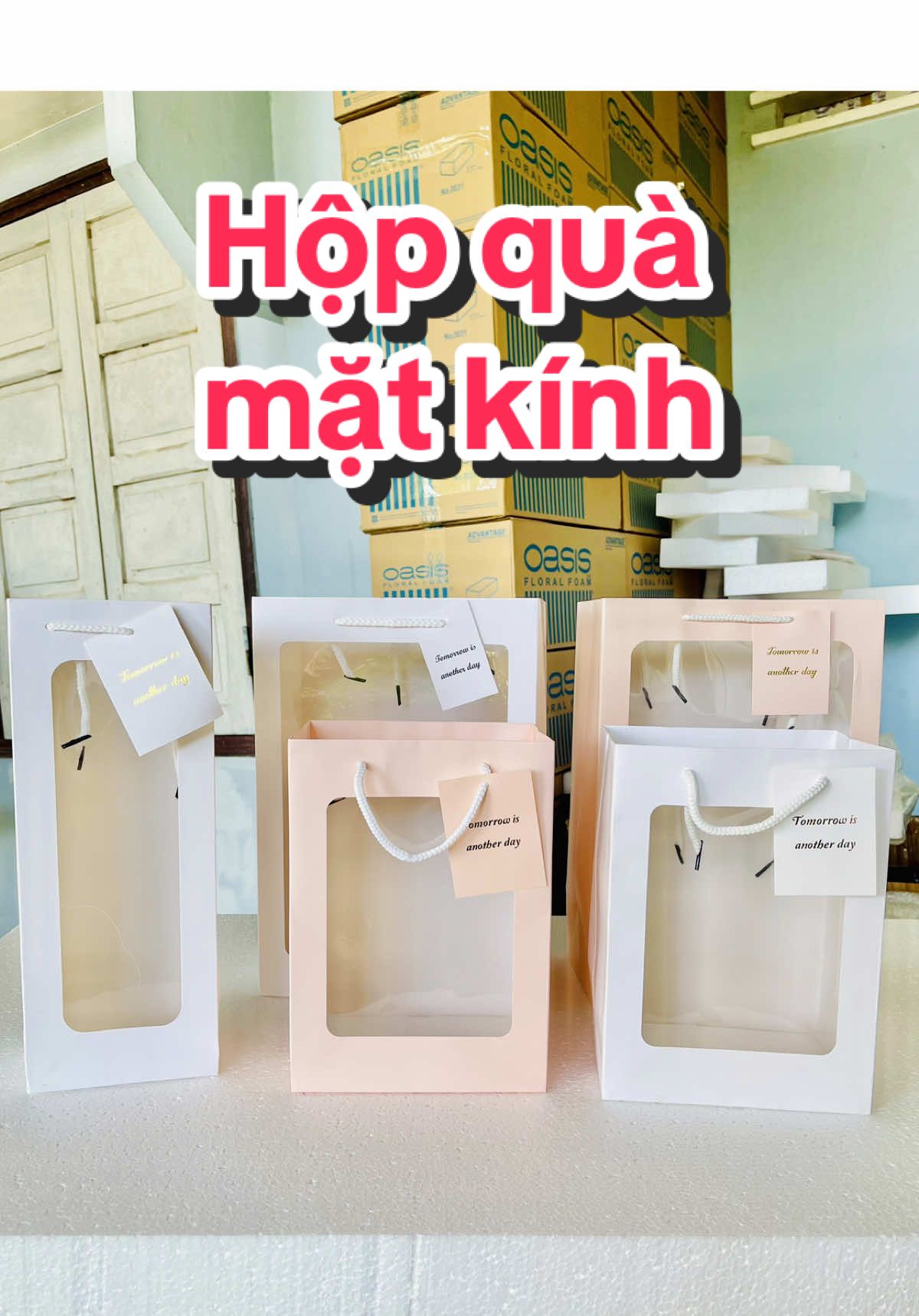 Hộp quà mặt kính, túi giấy đựng hoa quà #hopdunghoaqua #tuigiay #tuiqua #tuihoa #tuidunghoa 