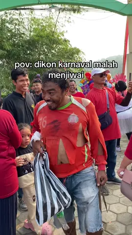 mbok malah keterusenn😭 #fyp #karnaval #jalansehat #sidoagung #odgj 