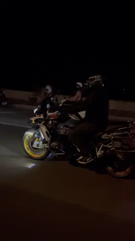 Lâu lâu mình đổi hệ nha kkk #vungtau #nightride #r1250gsadventure #x15cross #cardo 