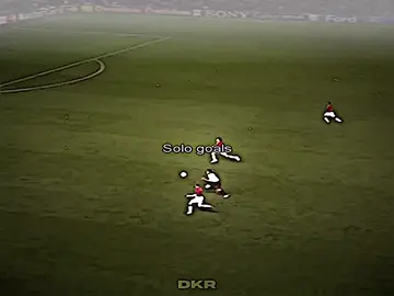 The genius goal scorer. ☠️ #foryoupage #skills #foryou #footballtiktok #viralvideo 