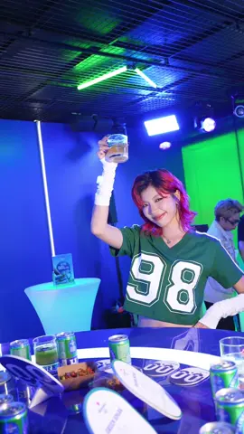 Nhân một ngày cuối tuần đi mua ít đồ thì lại bị đánh up đi dự tiệc tại Heineken 0.0 bar - chuỗi tiệc sảng khoái cho mọi tay lái với nhiều điều bất ngờ!! Cầm tấm vé trên tay, anh em 24/8 này “bay