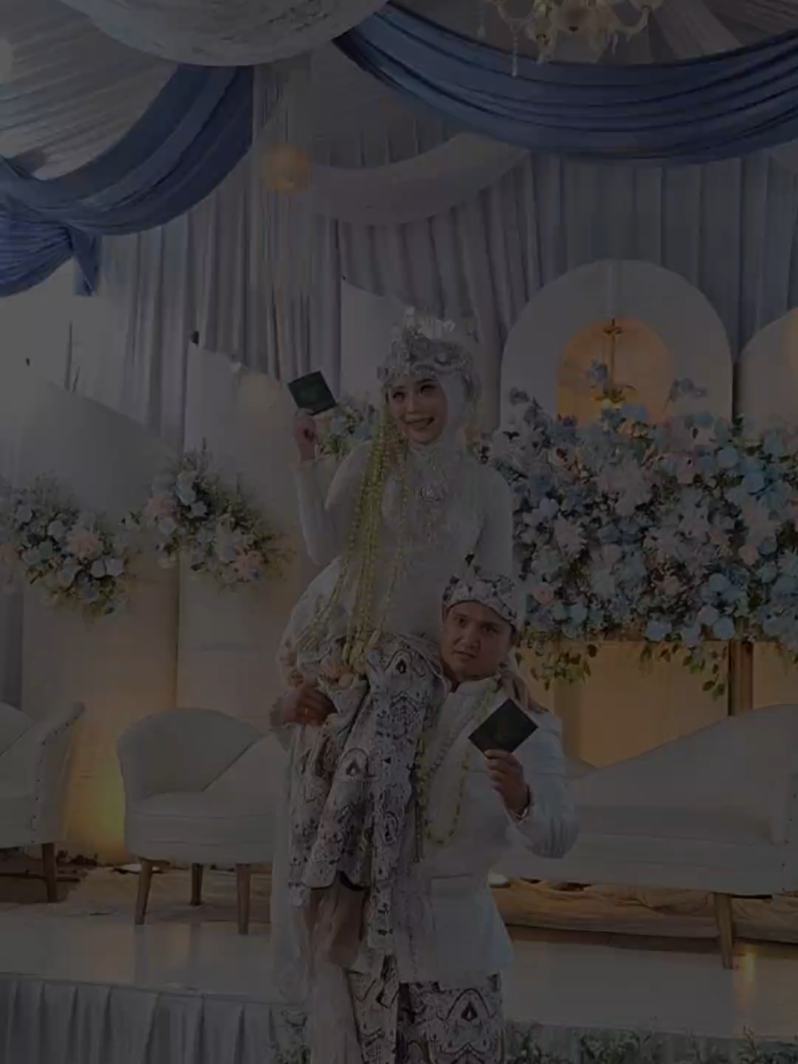 pengantin digendong di pundak suami #pengantincantik #pengantinviral #pengantinbaru 
