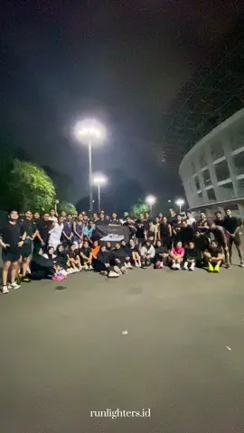 run bright, run light, we are RUNLIGHTERS🔥 #runlighters #komunitaslari #pelarikonten #4u #nightrun 