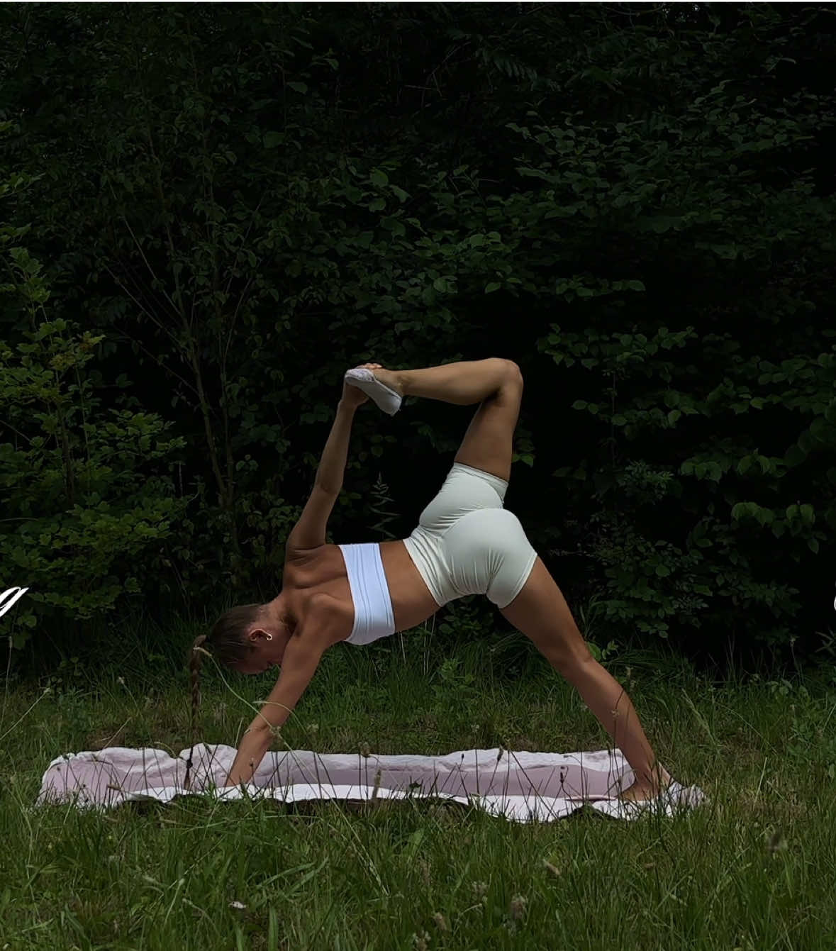 Steal my flow                                          #morningyoga #yogapose  #yogamovement #dailyyoga #flexibility