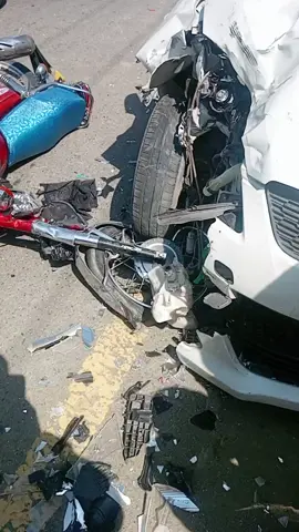 kotani my aj motor car our motorcycle accedent howa hy  aik shakhs janbahaq our 2 shakhs zakhmy hy