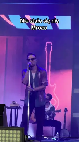 @mrozu   🦋 #mrozu #meskiegranie #warsaw #poland #concert 