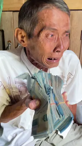 Membalas @myglery Terimakasih Banyak teman-teman semua yg sudah membantu dan menyisihkan rezeki kalian kepada Bpk Penjual Bender (Bpk Sutadi)  Alhamdulillah Total Donasi yg terkumpul sebesar 25 Juta Rupiah Bantuan ini utk biaya pengobatan dan untuk kebutuhan sehari-hari  Semoga kebaikan kalian di balas Allah dan di mudahkan segala urusannya 🫶🏻 Maaf enggak bisa balas satu persatu ya teman-teman 🥹🙏