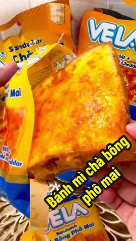 Thêm một lựa chọn cho bữa ăn sáng dinh dưỡng cho cả nhà đây. Bánh mì chà bông phô mai của Vela. Bánh mì mềm xốp kết hợp với chà bông đậm đà, phô mai mặn ngọt béo béo nên ăn không bị ngán đâu nha #daominhthu89 #LearnOnTikTok #ancungtiktok #xuhuong #sandwich #banhmi #banhmichabong #banhmichabongphomai #buasangnhanhgon 
