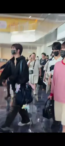 preview haruta, songha, seonghyeon di bandara Macau menuju korea #smtown #smtr25 #smnbg #smtr #smtrainee 