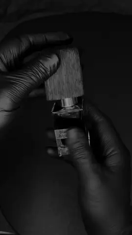 Black Afgano Nasomatto #perfumes #perfumetiktok #fragnance #nichefragrance #nasomatto 