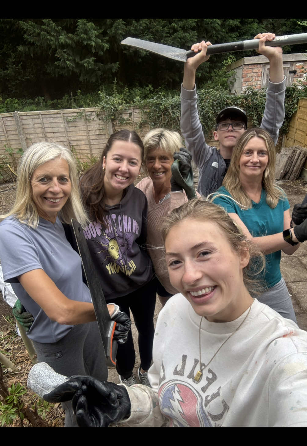 🪏  • • #houserenovation #garden #gardenproject #gardening 