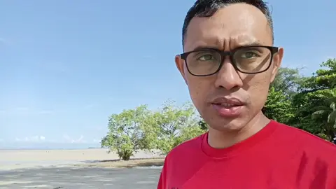 Kondisi pantai sedang surut @belitung_tour_nusantara 