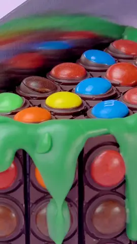 Chocolate cake topped with colorful Skittles, blending rich cocoa flavor with a burst of fruity sweetness. #cake #skittles #chocolate #cream #satisfyingvideos #trending #foryou 
