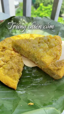 Đến mùa cốm rồi, nhất định phải làm thử trứng chiên cốm nhé cả nhà #trungchiencom #cooking #comnha #nauancungtiktok #venhaancom 