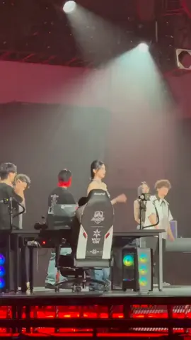 zhouye sama amber 😭, di luar ekspektasi banget dua biasku bisa seframe. #zhouye #amberliu #Valorant #game #fyp #foryou 