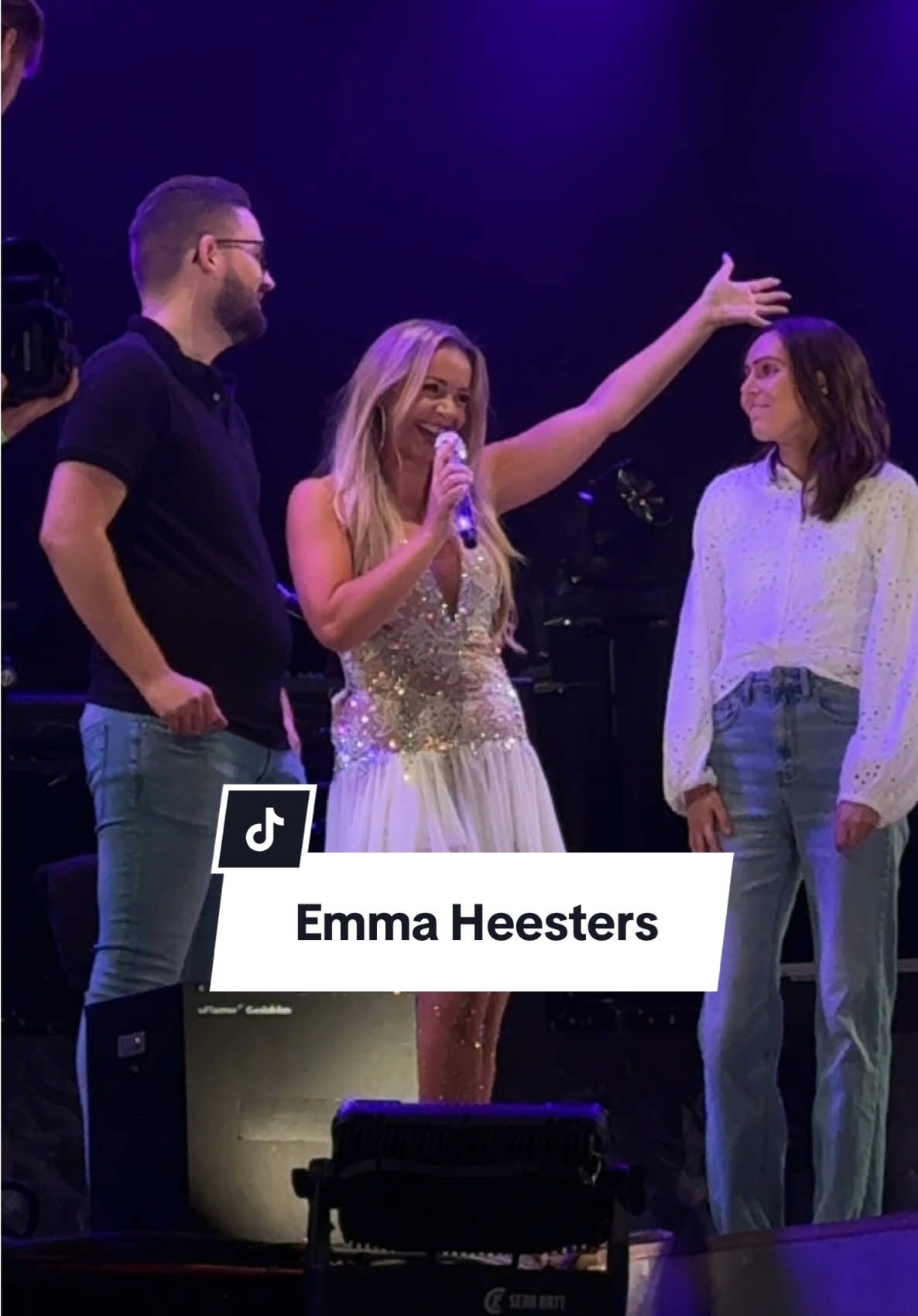 Huwelijksaanzoek tijdens de show van @Emma Heesters bij de Heideweek in Ede #emmaheesters #huwelijksaanzoek #heideweek #ede #levenslang 