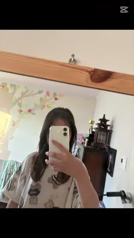 여러분 제가 욕먹고싶어서 영상 올리나요? 저도 사람이에요 저도 욕먹으면 힘들고 지친다고요 제발 틱매와서 욕하지마세요 그리고 힘들게 영상 몇번을 다시찍고 올리는데 칭찬 하나해주기 그렇게 어려워요? 칭찬해주면 병드나요? 아니잖아요 칭찬 안해줄거면 그냥 넘길것이지 왜 굳이 악플이나 틱매와서 저한테 욕하시는거에요? 대체 제가 뭘 잘못했는데요! 제가 다른분이랑 싸운것도 다 화해하고 풀었는데 굳이 틱매와서 제가더 욕을 먹어야하는거 아니잖아요 계속그러면 차단하고 신고 하겠습니다