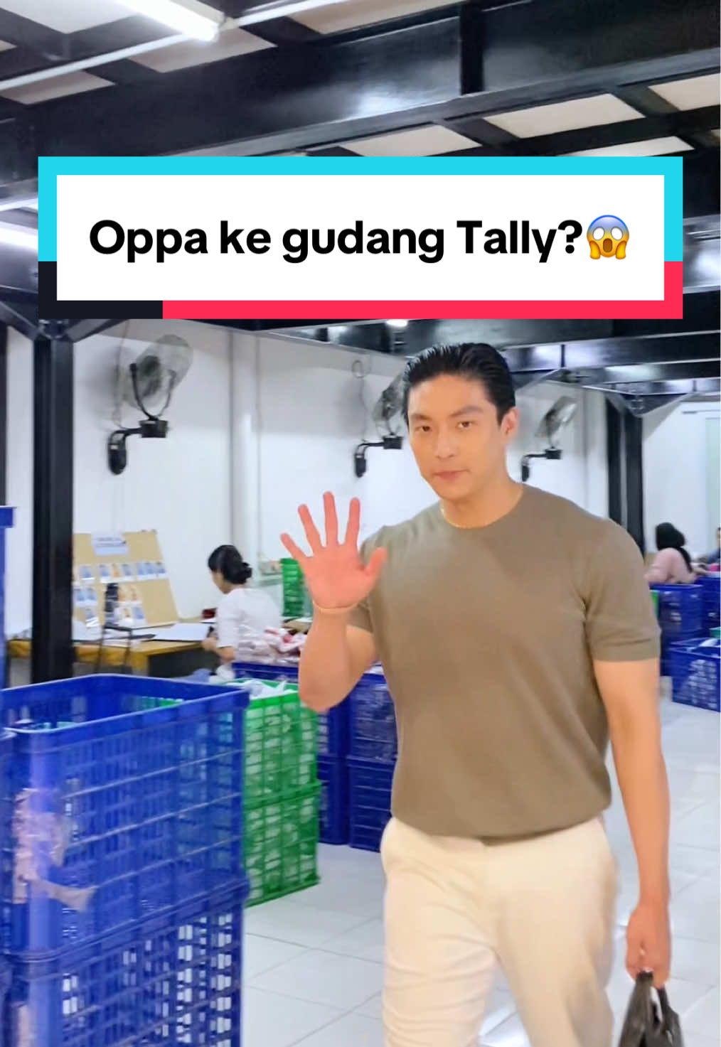 Ada yang tau nggak, oppa di gudang Tally lagi ngapain nih? 😏👀 @Giorgio Antonio C  #sarwendah #sargio #cecetally #promoseruweekend #fyp 