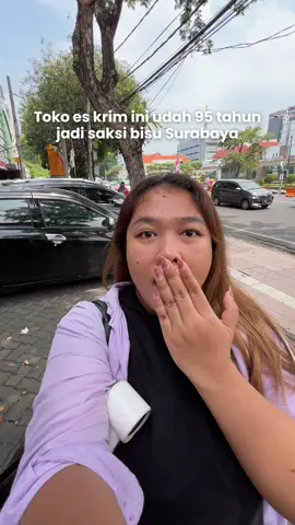 Iseng main ke toko es krim jadul di Surabaya, kaget pas tau udah berdiri sejak 95 tahun lalu, kira-kira apa aja yang sudah dia saksikan selama itu di Surabaya ya? #kulinersurabaya #surabaya #zangrandi #kulinerlegendaris #kulinersby 