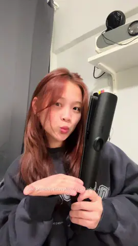 from wet hair to sleek in minutes 😝 this 2-in-1 styler has been a game changer. dries + straightens at the same time, super lightweight, and beginner-friendly 🫶🏻 literally the fastest way to get a good hair day 👌 @stryv.co  #hairtok #stryv #2in1styler #stryvairsleek #stryvsquad  