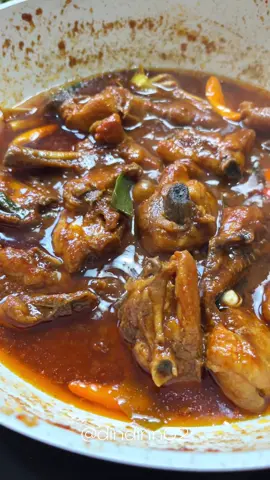 Medok enak banget !! Wajib cobain dirumah karena emang seenak itu 😍🥰 Semur Ayam Pedas Bahan : 1kg Daging Ayam 1 bungkus Kecap Manis ABC Hitam Manis 1 btg Serai 4 lbr Daun salam 1 ruas Lengkuas  3 butir Cengkeh  2 Kayu manis 2 Bunga lawang 2 Kapulaga Gula pasir sesuai selera Kaldu bubuk  Cabe rawit utuh 1 batang Daun bawang  300ml Air / secukupnya  Bumbu halus: 7 Bawang merah  5 Bawang putih  2 buah Kemiri 1/2 jempol Jahe 4 Cabe merah keriting 1/2 sdt Lada bubuk Air secukupnya untuk menghaluskan Cara masaknya simak divideo ya ✨ #semurayam #resepsimple #reseptiktok #KecapABCHitamManis #fyp 