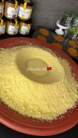 التفاية بطريقة سهلة المكونات  . . التفاية 2 كيلو بصل ممكن  خلط  بين الحمرا البيضا زبدة فلفل اسود (القليل)  زلافة زبيب احمر او خلط الاثنين مغسول في ماء غليان  ملعق صغيرة زنجبيل ملعقة صغيرة كركم (خرقوم) حبات الهيل اختياري  قرفة عواد زنجبيل قليل منّ عطرية المروزية اختيارية  نصف ملعقة صغيرة فلفل اسود ملعقة كبيرة قرفة  مطحونة نضيفها في مرحلة التانية  زبدة  ملعقة كبيرة ماء الورد اختياري  ملعقة صغيرة ملج عسل ملعقة كبيرة تضاف في الأخير گرعة حمرا  مقطعةمكعبات عواد القرفة  ملح  زيت الزيتون عسل  طريقة الطي على نار حد هادئة في اول مرحلة لا يضاف الماء  وفي المرحلة التالية يرفع درجة الحرارة لكي نحصل على النتيجة المطلوبة  التزيين زنجلان لوز مهرمس  على حسب المتوفر وحسب الذوق #وصفات_مغربية #شهيوات #Foodie#كسكس_مغربي #couscous⁩⁩⁩⁩⁩⁩#طاجين_مغربي #اطباق_مغربية #FoodLover #Foodie #fyp #cuisinemarocaine ##مطبخ_سيدتي #foruyou 