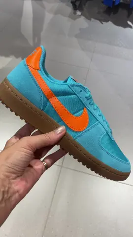 🔥 NIKE FIELD GENERAL 🔥 📌 Art: HF3165 301 📏 Rozmiary: 40–45 💸 Cena: tylko 249 zł! 🟢 Styl, wygoda i jakość od Nike! Idealne na co dzień i na trening. 🚀 Spiesz się – liczba par ograniczona! #nike #buty #streetwear #sneakers 