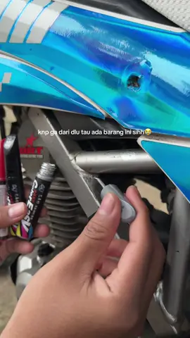 udah solusi bangett buat ngilangin karat kecet di body motor kalian nih cuyy🤩🫵🏻 #penghilangbaret #supermoto #klxbakul #beranda #coloreasy 