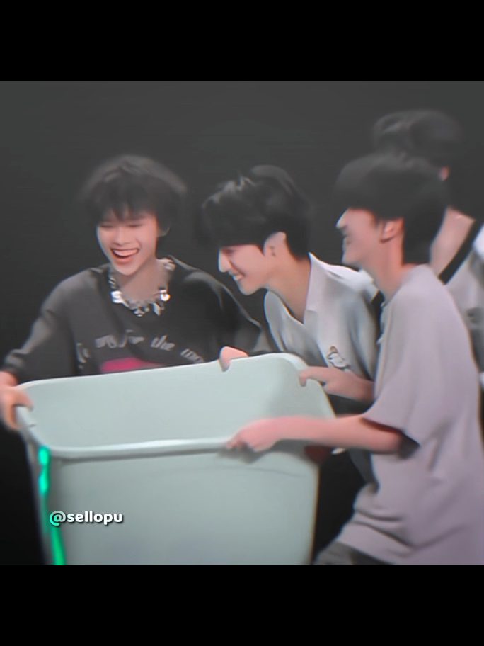 barbar bgt pls, malah diangkut sama tempat nya 😭 #zuoqihan #chensihan #tffamily_4th_generation #tfstan #fyfyfyfyfyfyfyfyfyfyfyfyfyfyfyfyfyfy 