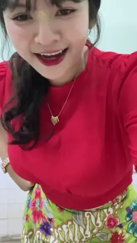 🤩 #fyp #foryou #tiktok #dance #trending #မိတ္ထီလာစီးပွားရေးတက္ကသိုလ်💕💕 